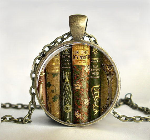 Vintage Fashion Library - Colar de livros vintage para amantes